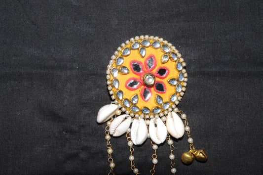 Kundan Cowrie Shell Hair Brooch – Yellow Mirror Work Hair Clip